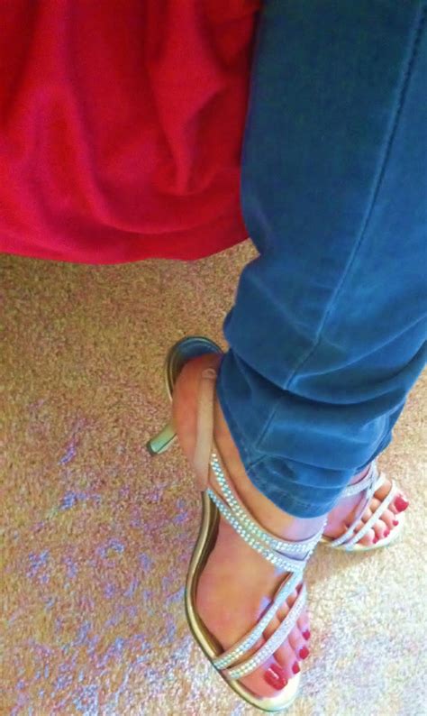 Persian Feet پرژن فیت عکس پاهای شهوت انگیز یک دختر افغانی