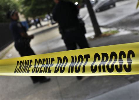 Usa, parrucchiere vede una macchia rossa sul soffitto: al ...
