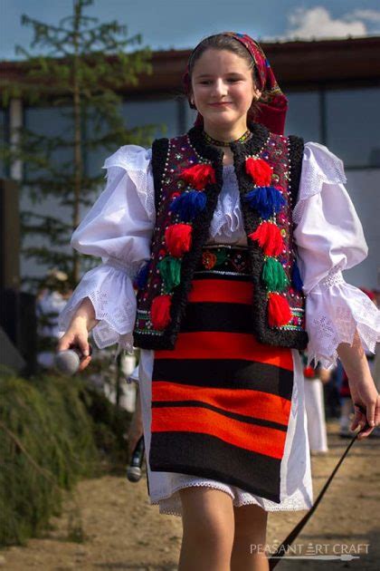 romanian traditional costumes and dances on our maramures trip