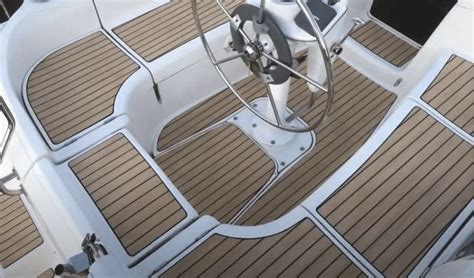 Pontoon Boat Decking Pros And Cons Of Different Materials Pontooners