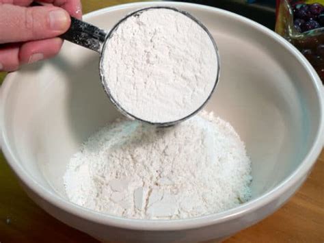 You can buy cup measurers in your local supermarket, but even the keenest bakers might not have one in their cupboard. Grams to Cups Conversions and vice versa - Recipes and ...
