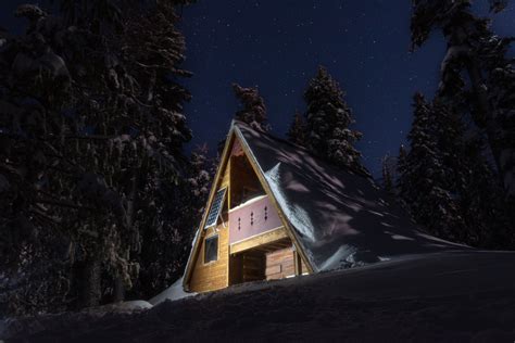 Backcountry Huts — Clair Tappaan Lodge