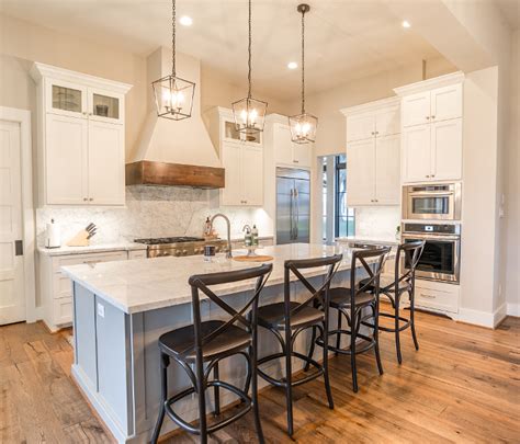 Maybe you would like to learn more about one of these? Texas Acreage Modern Farmhouse - Home Bunch Interior ...