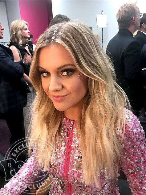 See How Kelsea Ballerini Pulled Off 4 Acm Awards Hair And Makeup