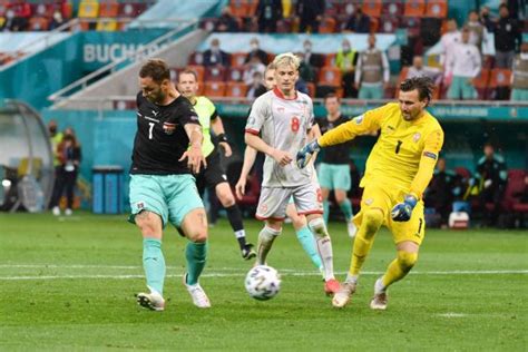 Marko arnautovic, born in??to an??woman and a ??, is happy for his goal against??. O discurso nojento e racista de Arnautovic da ex-estrela ...