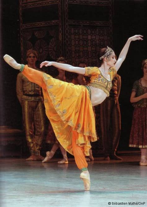 La Bayadère Au Ballet De Lopéra De Paris Qui Voir Danser Sur Scène