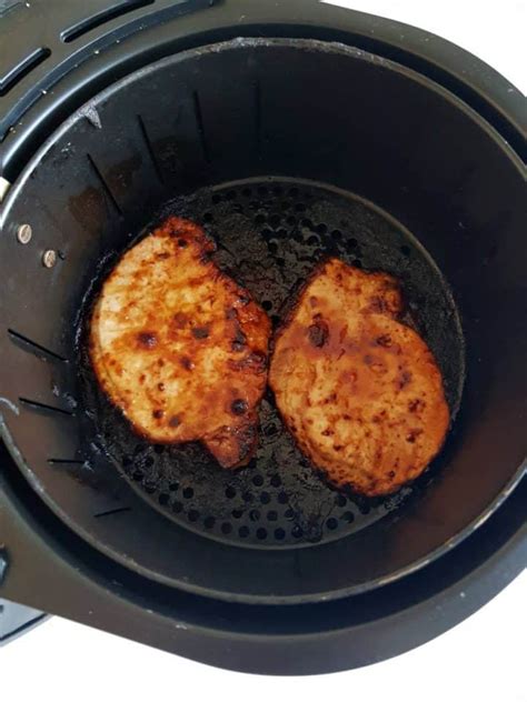 Air fryer pork chops are perfect for a quick weeknight dinner. 15 Minute Air Fryer Pork Chops {Easy Recipe!} | Hint of ...