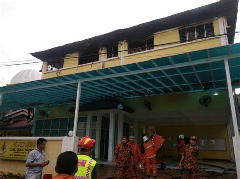 Berikut adalah senarai kejadian kebakaran melibatkan maahad tahfiz dan sekolah pondok yang pernah berlaku di malaysia. KL CHRONICLE: 7 remaja ditahan bakar sekolah tahfiz kerana ...