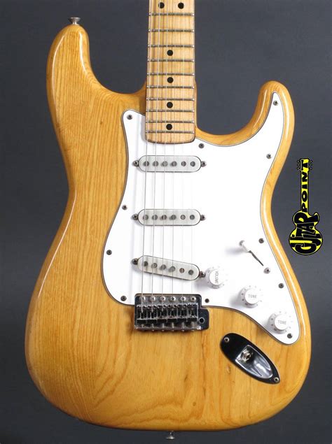 1974 Fender Stratocaster Natural Vi74festrnatmn