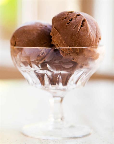 Two Types Of Chocolate Make This Chocolate Ice Cream Extra Rich And Decadent Recept