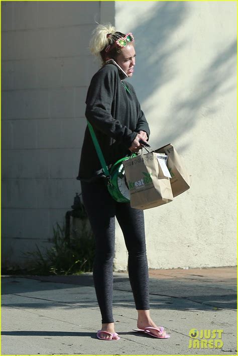 Full Sized Photo Of Miley Cyrus Strips Off Her Sweater For A Visit To