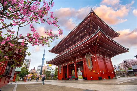 Sensoji Temple Asakusa Kannon Asakusa Attractions In Tokyo Go Guides