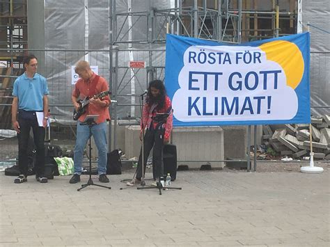 Frölunda och hjällbo ligger ganska långt från varandra. VALKAMPANJ MED MUSIK ÖVER HELA STAN ...