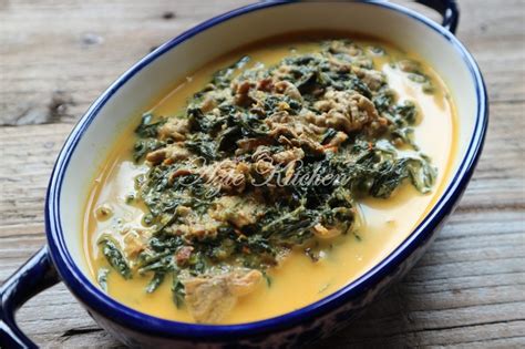 Pucuk ubi masak lemak pucuk ubi ikan bilis bwg merah bwg putih cili api santan daun kunyit soda bikarbonat garam gula. Masak Lemak Pucuk Ubi Dengan Kulat Sisir - Azie Kitchen