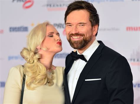 View all sarah knappik tv. Sarah Knappik & Ingo Nommsen: Turteleien vor der Kamera ...