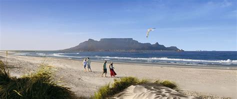 Buchen sie einen flug nach kapstadt und mieten sie auch gleich ein auto für herrliche streifzüge durch die nahe gelegenen berge, die atemberaubenden nationalparks und die. Bloubergstrand Kapstadt | Attraktionen | Reisen mit ...