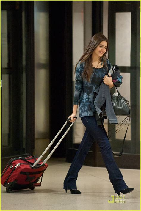 Full Sized Photo Of Victoria Justice Laxairport 07 Victoria Justice Lax Airport Arrival