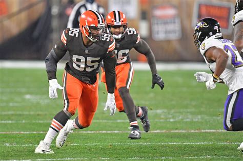 The cleveland browns entered the offseason aiming to upgrade every level of their defense. Cleveland Browns bolster defense in 7-round 2021 NFL mock ...