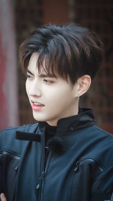 Kris wu talks juice on the 2017 grammys red carpet. #1 Kuis EXO: Tebak Foto dan Nama Member EXO KPOP