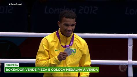 Em Dificuldades Financeiras Esquiva Falc O Vende Pizza E Coloca Medalha Venda Youtube