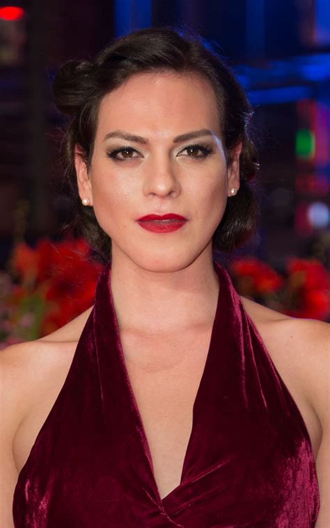 Schauspielerinnen und ältere schauspieler sind besonders häufig von arbeitslosigkeit betroffen. Daniela Vega: "Me causa placer perturbar a los ...