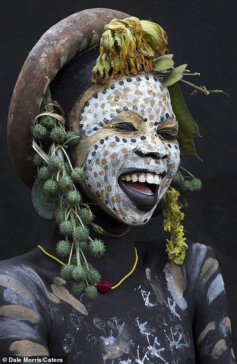 Striking Portraits Of Rarely Photographed Ethiopian Tribe Show Ancient
