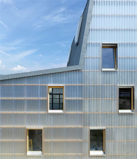 Bunq Architectes Clads Multipurpose Building In Polycarbonate
