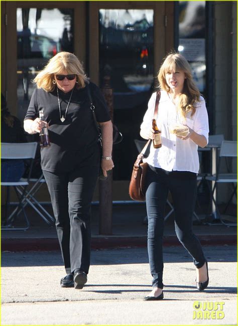 Photo Taylor Swifts Mother Andrea Diagnosed With Cancer Photo Just Jared