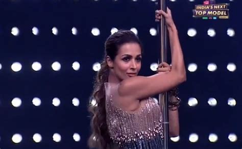 Watch Video Malaika Arora Sizzles In Sexy Pole Dance Nagpur Today Nagpur News