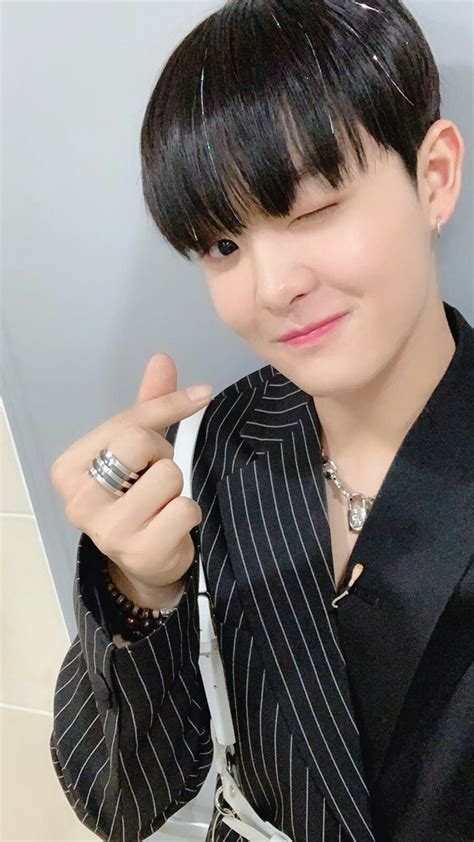 Known as the mom of the group, he is also the. Park Jihoon | YG TREASURE BOX Semi Final #TeamBoomerang ...