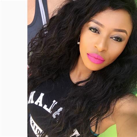 Dj Zinhle Shows Shes Just As Beautiful Without Makeup Okmzansi