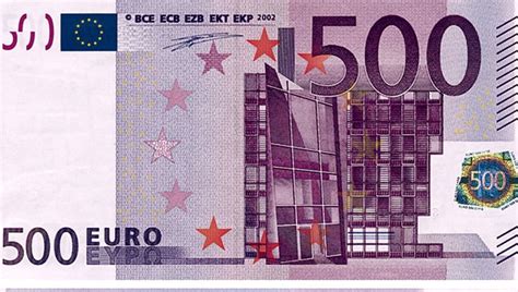 So erkennen sie, ob er echt ist. Afrikaans koppel betaalt met echt biljet van 500 euro ...