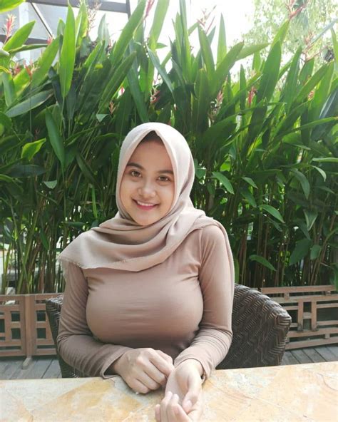 My Eyes Are Up Here Indonesia 🇮🇩 Beautiful Hijab Beautiful Arab Women Girl Hijab