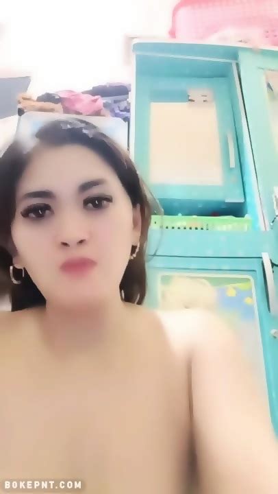 Tante Sarah Omek Ngangkang Becek Eporner