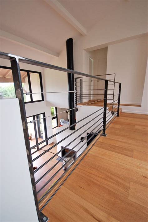 Les dimensions entre poteaux sont étudiées en fonction de vos mesures pour que votre garde corps soit homogène et s'intègre parfaitement sur votre terrasse ou escalier. garde-corps acier avec main courante en fer plat et 9 ...