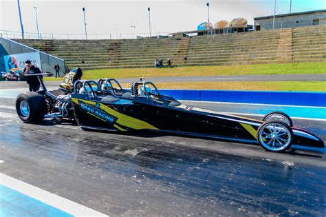 Perth motorplex is a purpose built motorsport venue for speedway, drag racing and burnout events between sept to may each year. Quarter Mile Drag Race Experience - Perth - Adrenaline