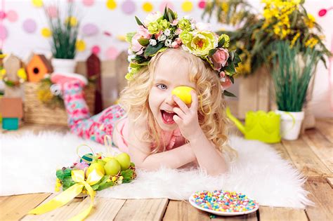 Wallpaper Easter Little girls Smile egg Children