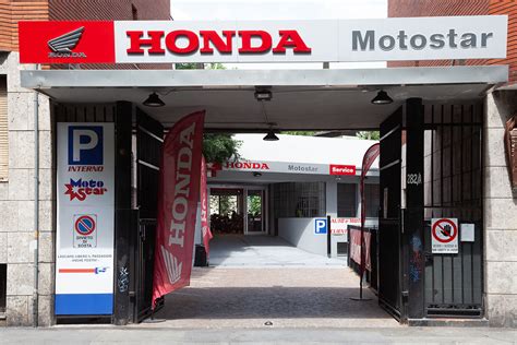 Concessionaria Motostar Honda Milano Con Due Grandi Showroom
