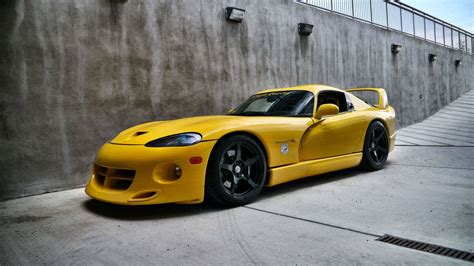 Hennessy Supercharged Dodge Viper 650r Venom Icon Of The 90s