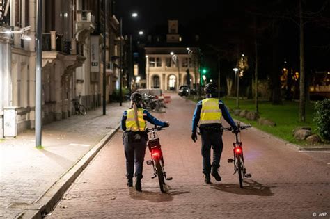 Blijf u aan de basisregels tegen de verspreiding van het coronavirus u bevindt zich hier: Avondklok voor de eerste keer ingegaan - Ditjes & Datjes