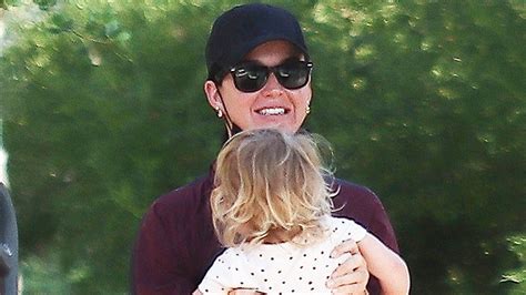 Katy Perry Carries Daughter Daisy During Beverly Hills Trip Photos Hollywood Life