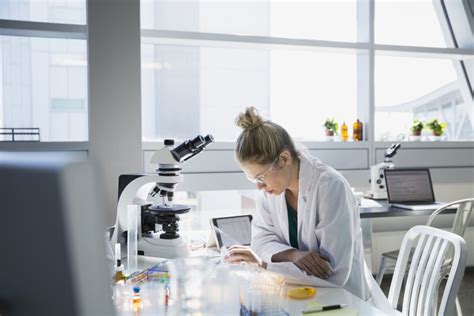How To Become A Forensic Biologist A Guide With Salary
