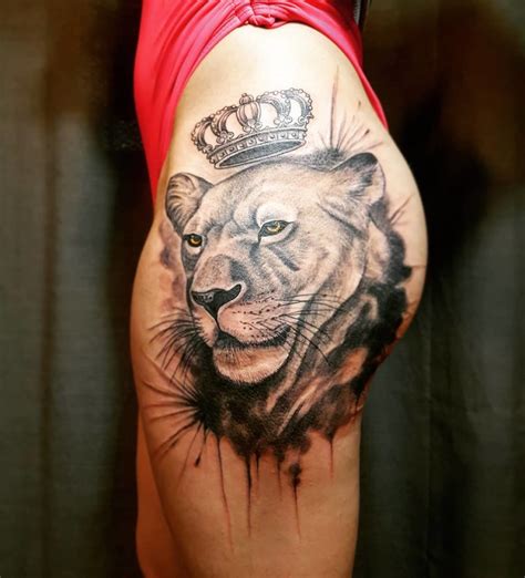 Lovely Realistic Lion Tattoo With Crown On Side Hip Blurmark