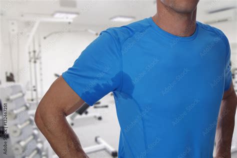Sport Man Armpit Sweating Transpiration Stain Hyperthyroidism