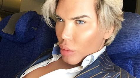De nome rodrigo alves, nasceu em agosto de 1988 passando, logo após sair da maternidade, pelo incêndio do chiado. Früher Barbie als gedacht? Real-Life-Ken kauft schon ...