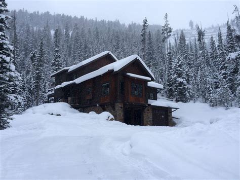 With direct access to big sky's 5,850 acres of uncrowded slopes, moonlight basin is the perfect basecamp for your big sky getaway. Cabin in Big Sky, Montana