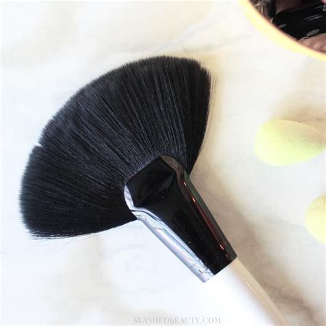 See full list on wikihow.com Makeup Brush Guide for Beginners | Makeup for beginners ...