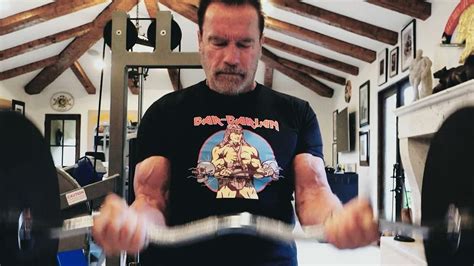 arnold schwarzenegger reveals powerlifting workout that maximized his bodybuilding gains