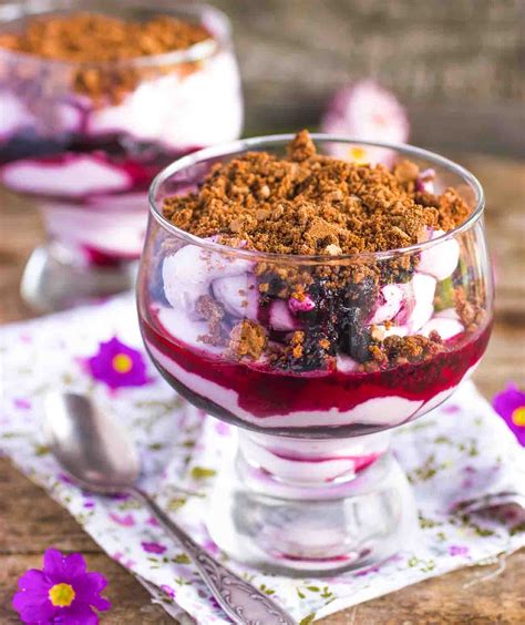 Strawberries and cream dessert bowlsbaby loving mama. Blueberry Fool Recipe - Quick Dessert with Whipped Cream ...
