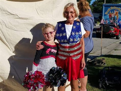 Waukesha Christmas Parade Leanna Owen Of Dancing Grannies Dies At 71